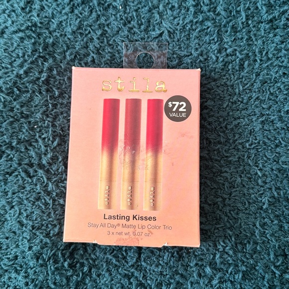 NWT stila lasting kisses gloss - Picture 1 of 3